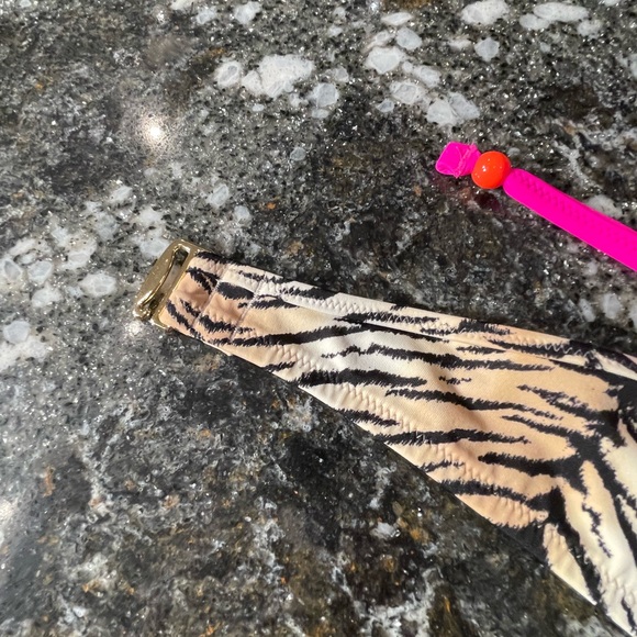 Lot of four Victorias Secret bikini tops all 36C, tops only - Picture 9 of 11